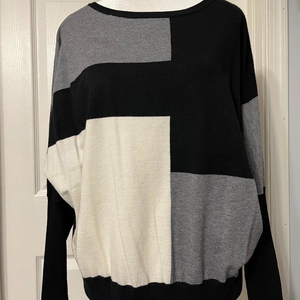 Aaeda XL Color-block Sweater